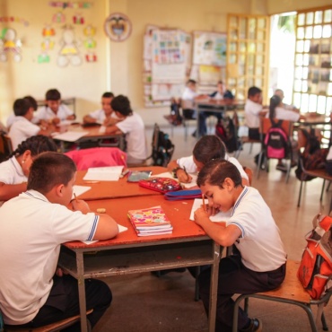 Así es el modelo de educación, reconocido por la ONU, que beneficia a estudiantes de más de 15 países